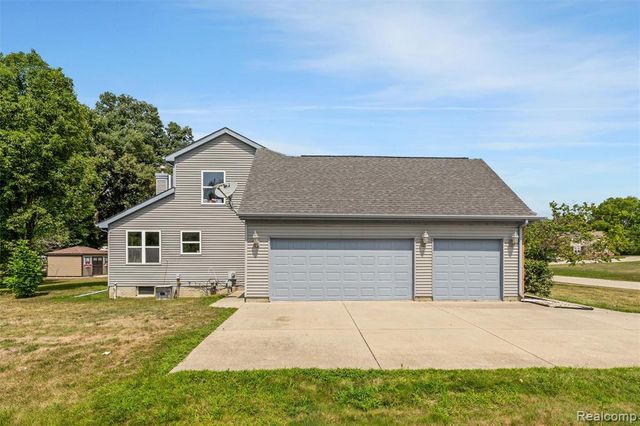 9110 Old Oak Drive, Grand Blanc, MI 48439
