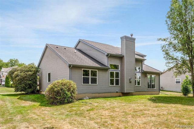 9110 Old Oak Drive, Grand Blanc, MI 48439