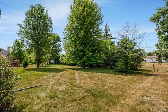 9110 Old Oak Drive, Grand Blanc, MI 48439