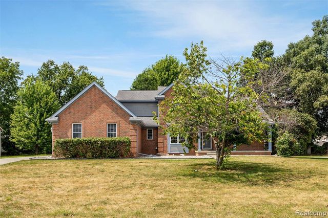 9110 Old Oak Drive, Grand Blanc, MI 48439