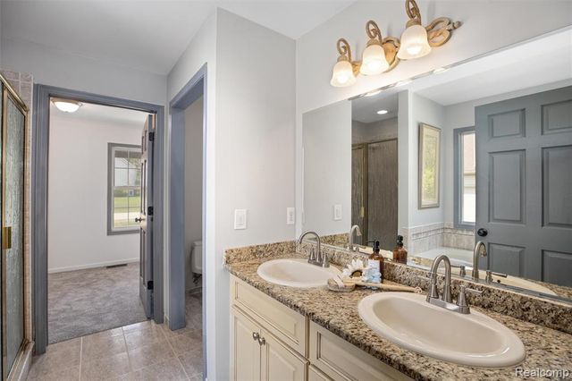 9110 Old Oak Drive, Grand Blanc, MI 48439
