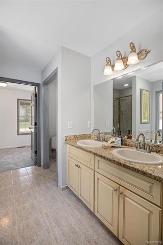 9110 Old Oak Drive, Grand Blanc, MI 48439