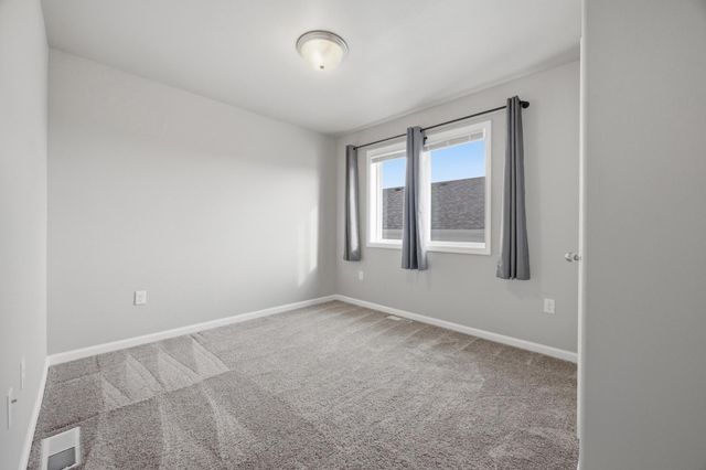 7274 29th Street S, Fargo, ND 58104