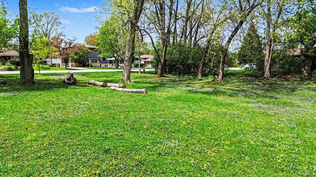 5865 Alabama Avenue, Willowbrook, IL 60527