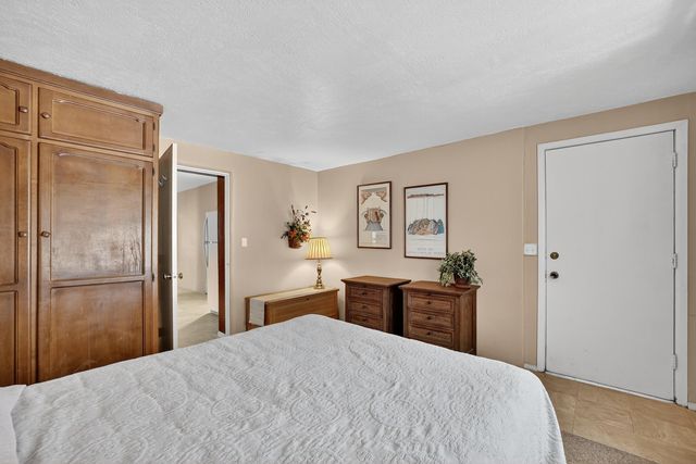 302 Crestview Drive SW, Albuquerque, NM 87105