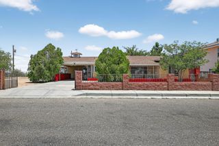 302 Crestview Drive SW, Albuquerque, NM 87105