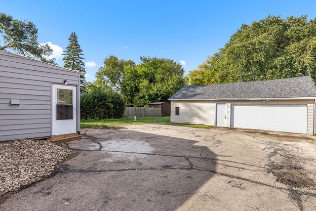 109 Raffel Road, Woodstock, IL 60098