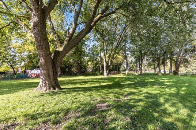 109 Raffel Road, Woodstock, IL 60098