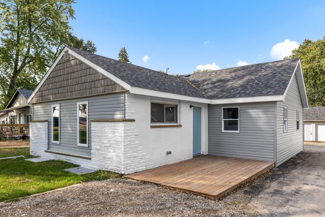 109 Raffel Road, Woodstock, IL 60098