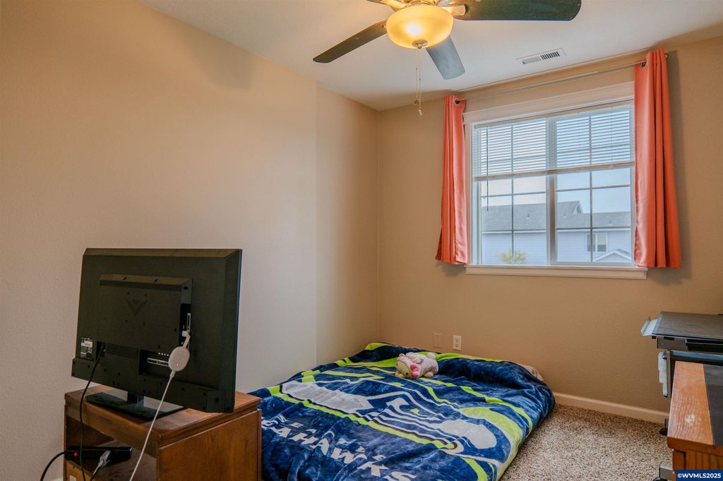 Image 15 of property listing at 4337 Mackinaw Av SE, Albany, OR 97322