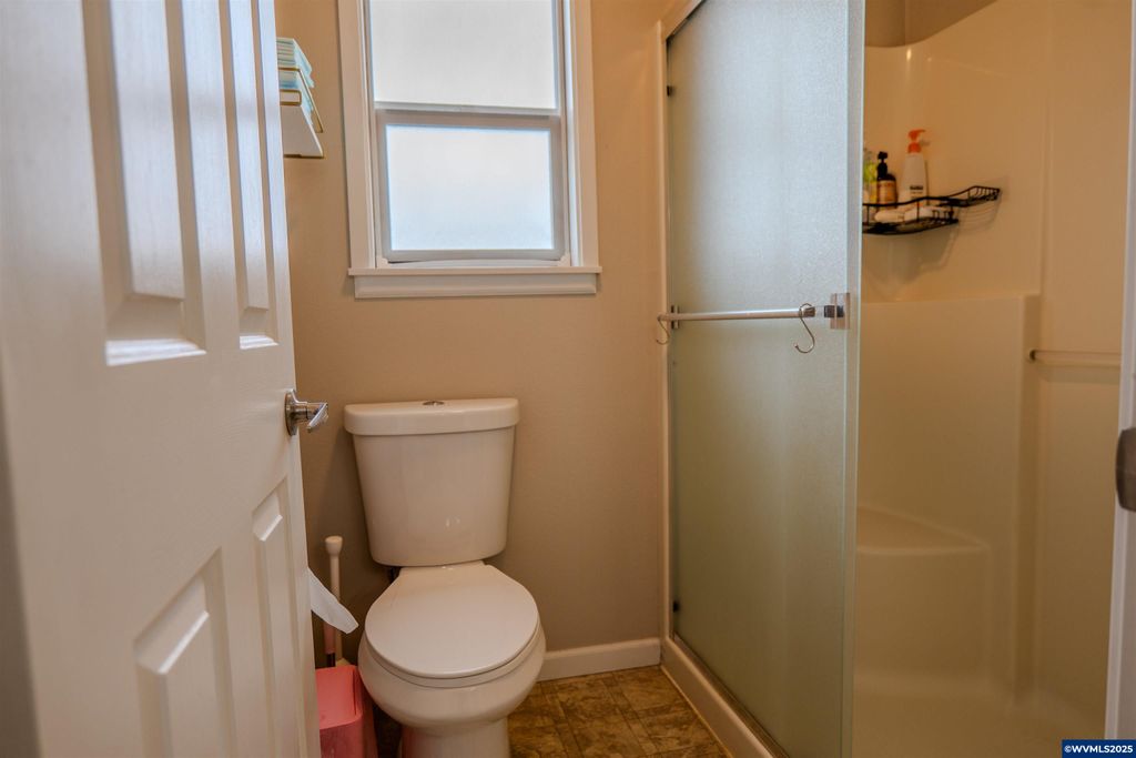 Image 18 of property listing at 4337 Mackinaw Av SE, Albany, OR 97322