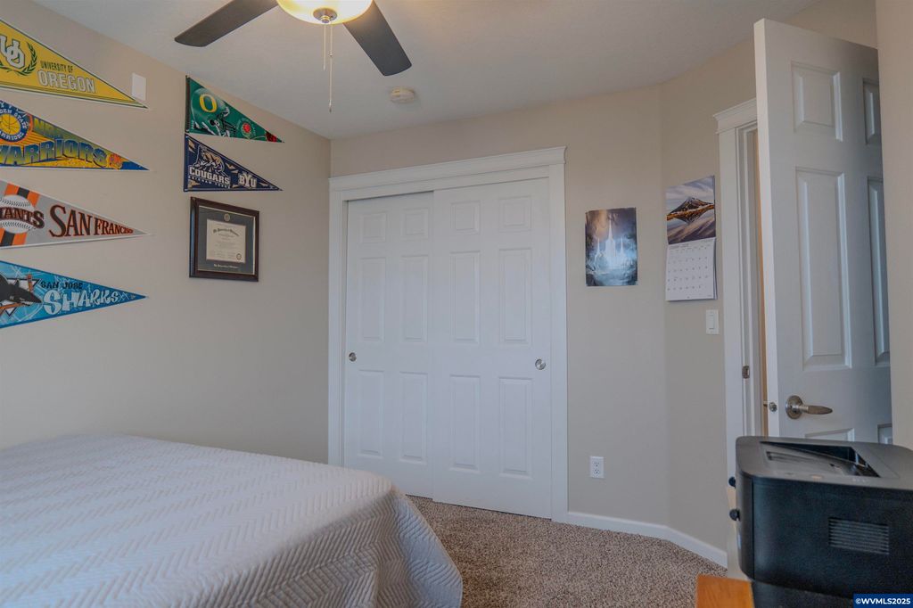 Image 19 of property listing at 4337 Mackinaw Av SE, Albany, OR 97322