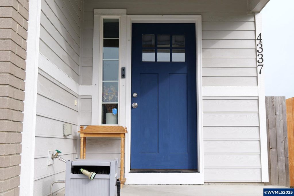 Image 2 of property listing at 4337 Mackinaw Av SE, Albany, OR 97322