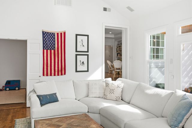 107 Brookfield Ave, Nashville, TN 37205