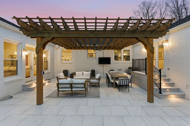 107 Brookfield Ave, Nashville, TN 37205