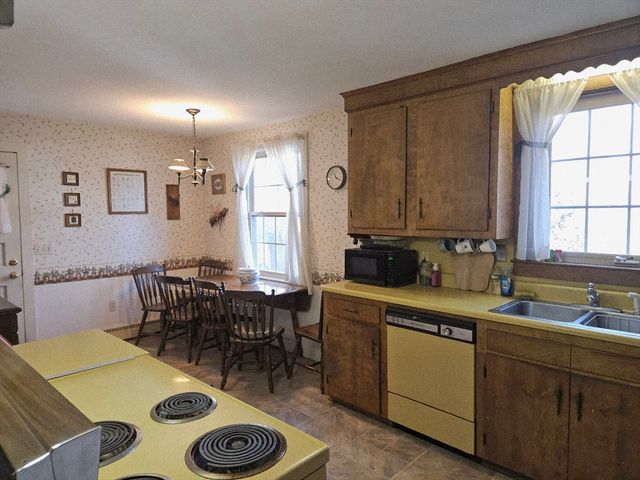 99 Roosevelt, Seekonk, MA 02771