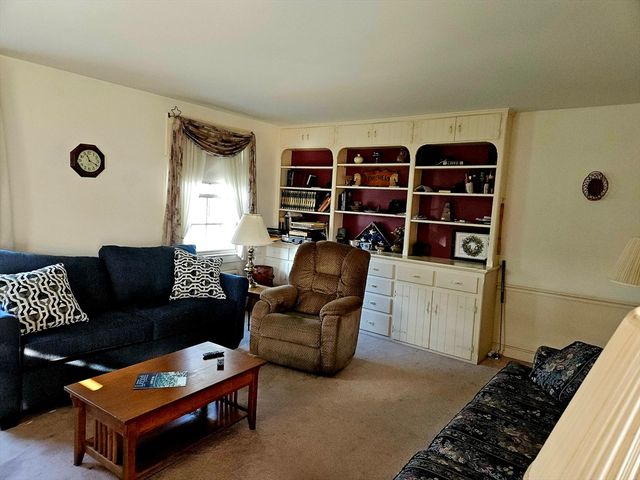 99 Roosevelt, Seekonk, MA 02771