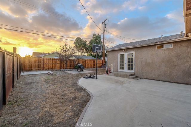 2211 N Grape Ave, Compton, CA 90222
