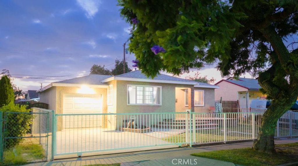 2211 N Grape Ave, Compton, CA 90222