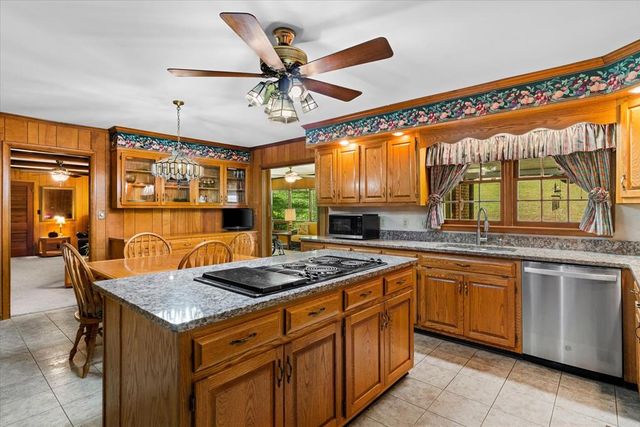 1104 W Lakeshore Dr, Dalton, GA 30720