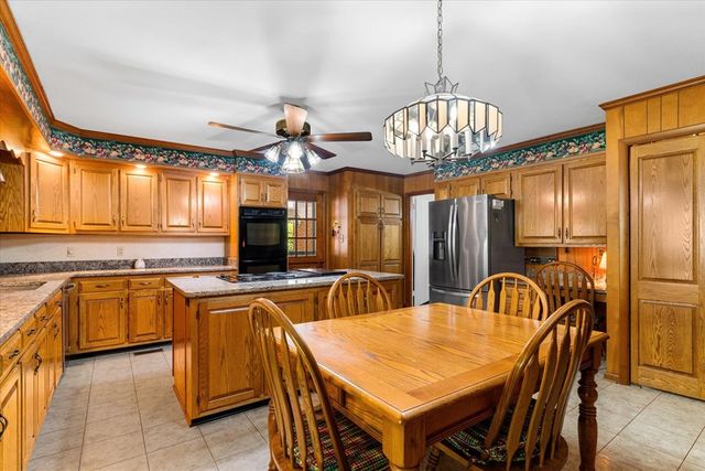 1104 W Lakeshore Dr, Dalton, GA 30720