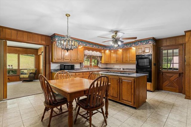 1104 W Lakeshore Dr, Dalton, GA 30720