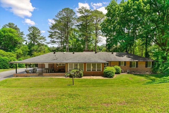 1104 W Lakeshore Dr, Dalton, GA 30720