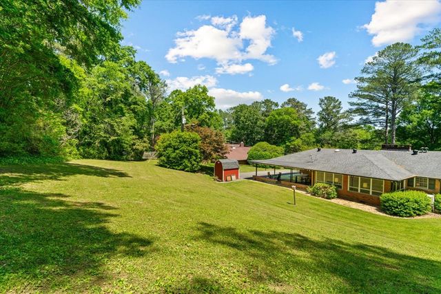 1104 W Lakeshore Dr, Dalton, GA 30720