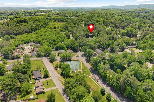 1104 W Lakeshore Dr, Dalton, GA 30720