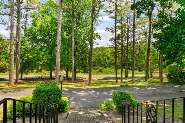 1104 W Lakeshore Dr, Dalton, GA 30720