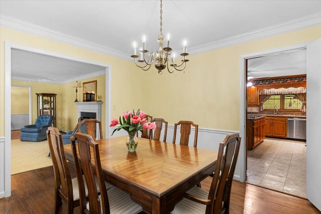 1104 W Lakeshore Dr, Dalton, GA 30720