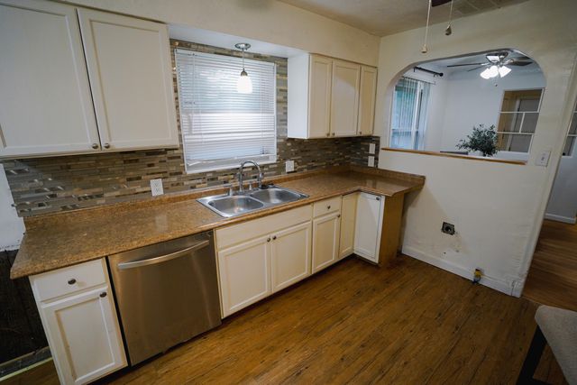 13941 Pearson Street, Oak Park City, MI 48237