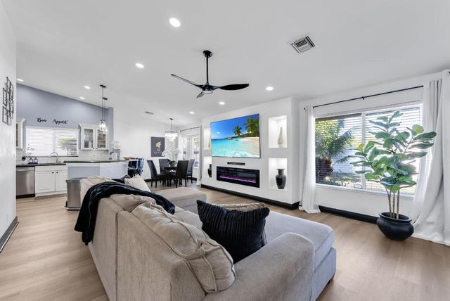 10811 Fox Glen Drive, Boca Raton, FL 33428