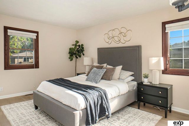 1615 S 136th Street, Omaha, NE 68144