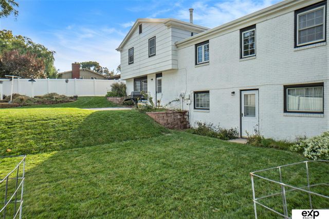 1615 S 136th Street, Omaha, NE 68144