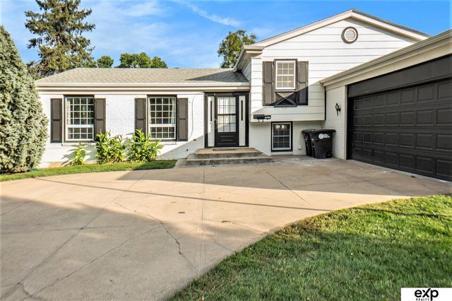 1615 S 136th Street, Omaha, NE 68144