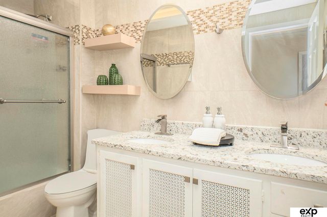 1615 S 136th Street, Omaha, NE 68144