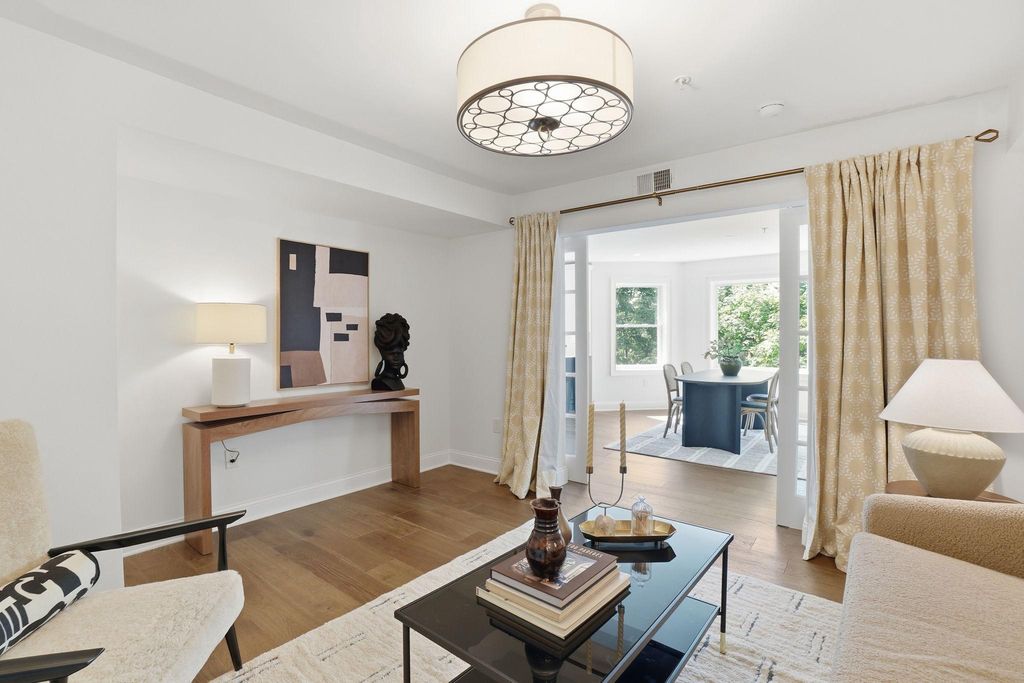 Image 17 of property listing at 2800 ADAMS MILL RD NW #2, Washington, DC 20009