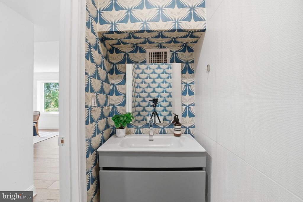 Image 18 of property listing at 2800 ADAMS MILL RD NW #2, Washington, DC 20009