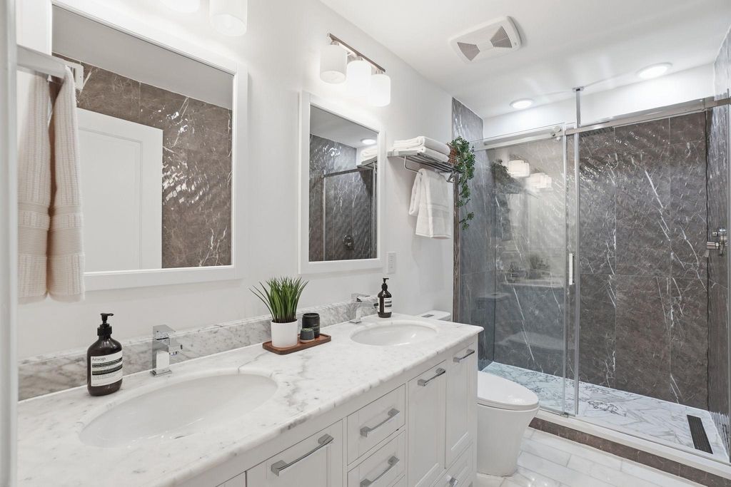 Image 21 of property listing at 2800 ADAMS MILL RD NW #2, Washington, DC 20009