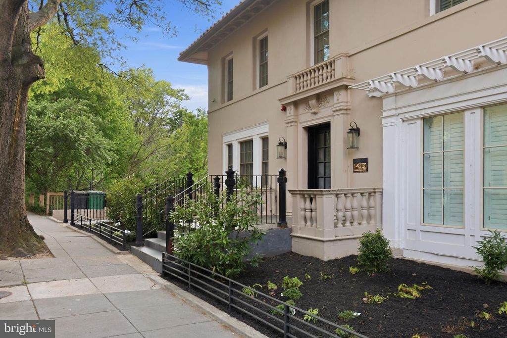 Image 4 of property listing at 2800 ADAMS MILL RD NW #2, Washington, DC 20009