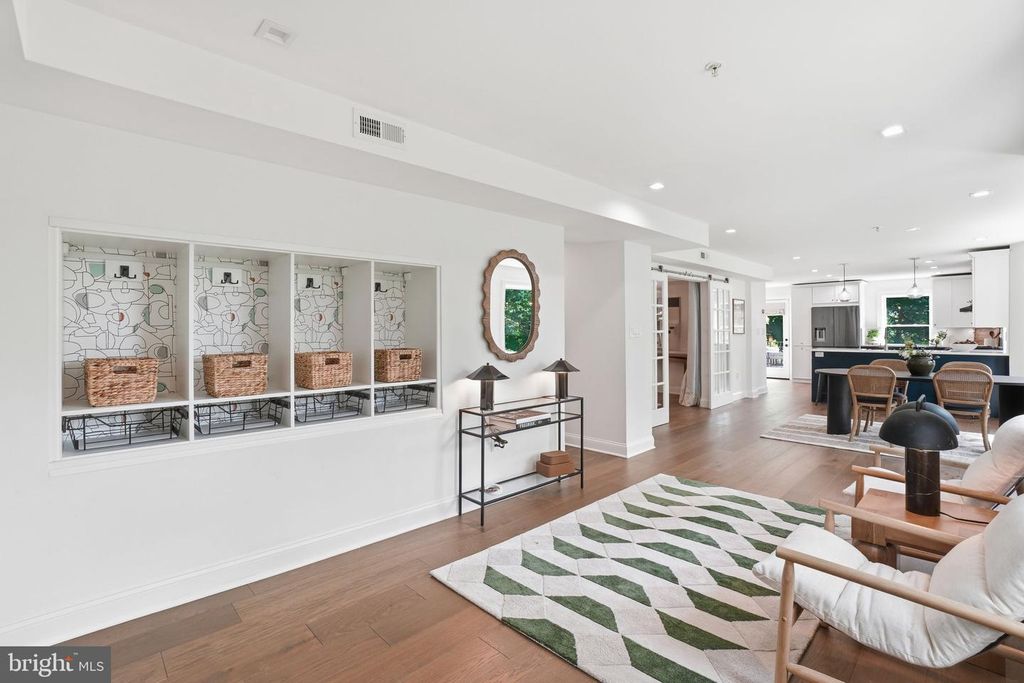 Image 9 of property listing at 2800 ADAMS MILL RD NW #2, Washington, DC 20009