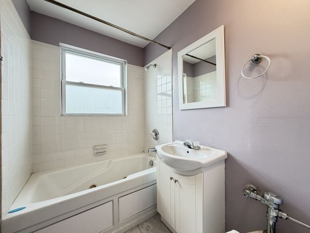 2057 E 72nd Street 3, Chicago, IL 60649