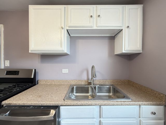 2057 E 72nd Street 3, Chicago, IL 60649