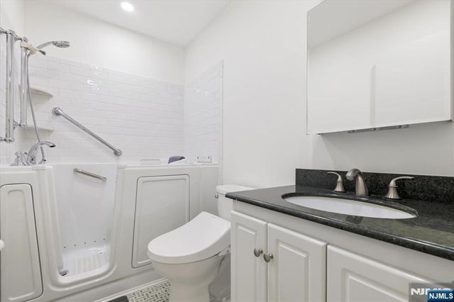 181 Long Hill 6, Little Falls, NJ 07424
