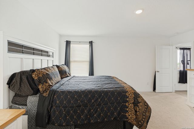 913 RIVIERA CT, Seguin, TX 78155
