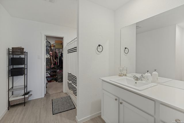 913 RIVIERA CT, Seguin, TX 78155