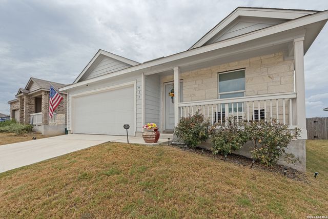 913 RIVIERA CT, Seguin, TX 78155