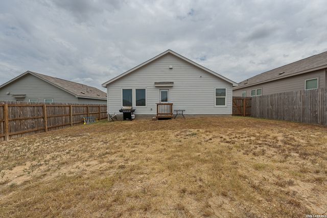 913 RIVIERA CT, Seguin, TX 78155