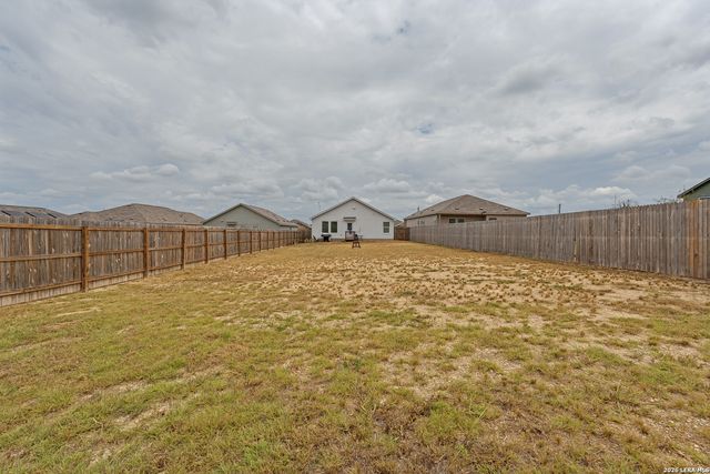 913 RIVIERA CT, Seguin, TX 78155